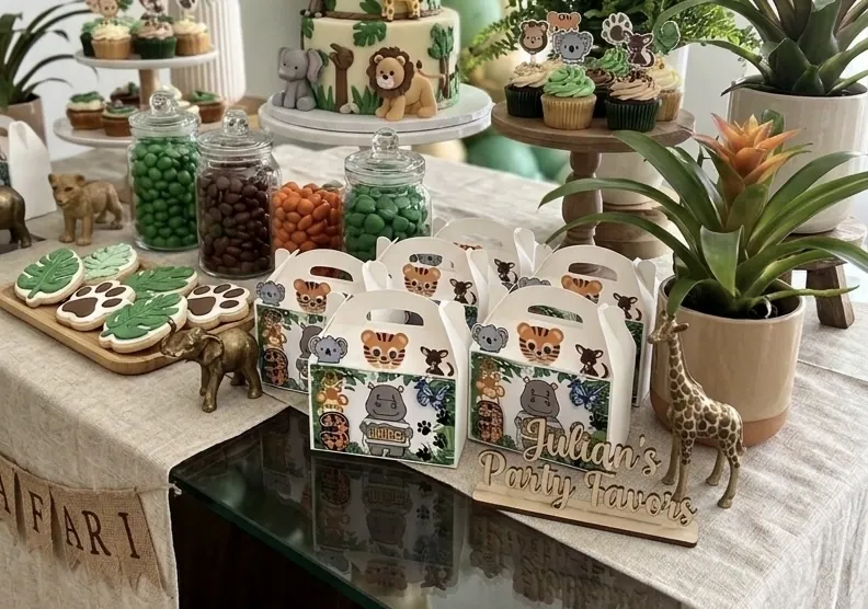 Jungle birthday party table